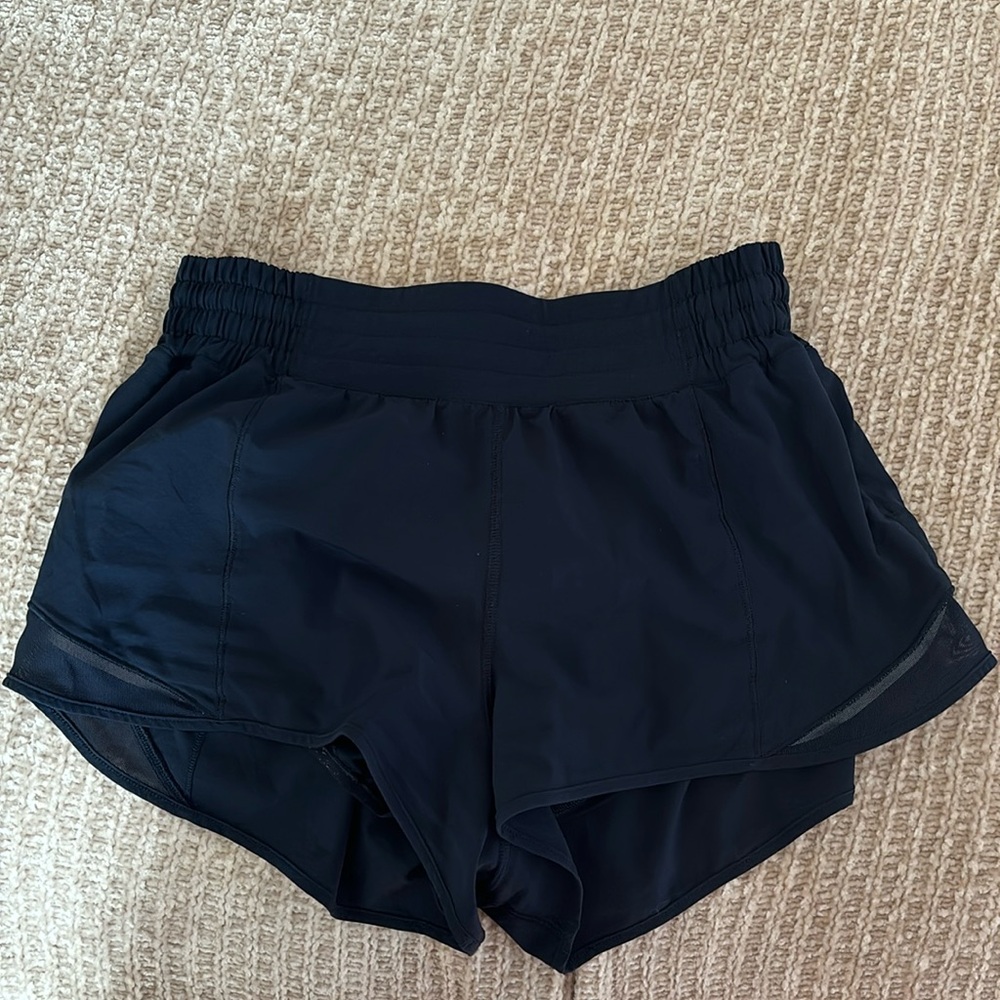 Lululemon Hotty Hot Shorts 2.5”